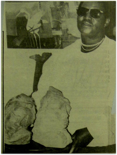 The sculptor Ben Macala in 1989 with “Woman Praying” and “Leaning Head” (img © Northcliff Melville Times 22nd Aug 1989)