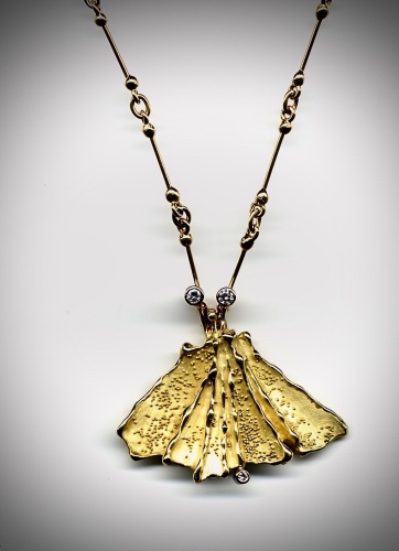 H Peter CULLMAN - Pendant in 18ct. yellow gold with diamonds and handmade chain - 1998 - Private Collection 